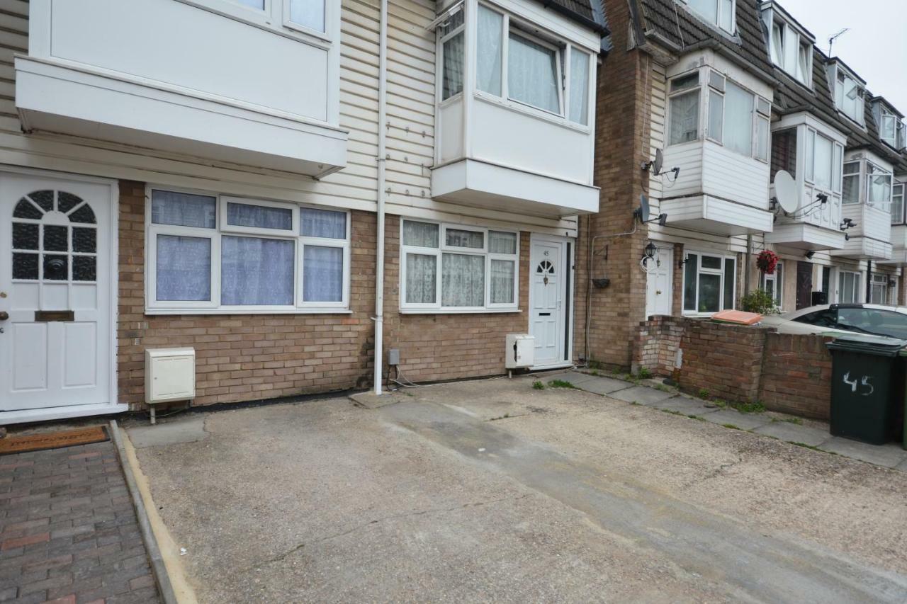 Four Bedroom Townhouse 12 Minutes Walk To Excel Exhibition Centre London Eksteriør bilde