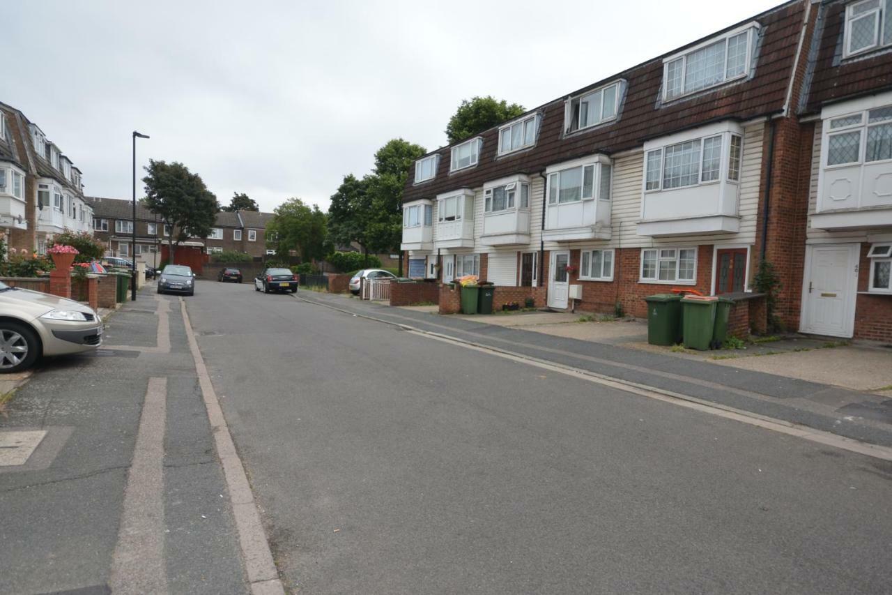 Four Bedroom Townhouse 12 Minutes Walk To Excel Exhibition Centre London Eksteriør bilde