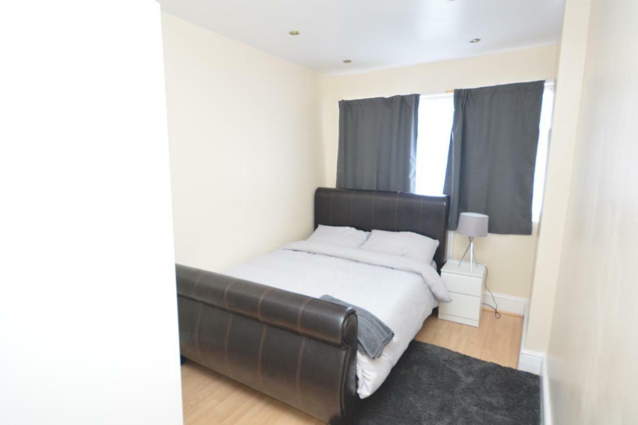 Four Bedroom Townhouse 12 Minutes Walk To Excel Exhibition Centre London Eksteriør bilde