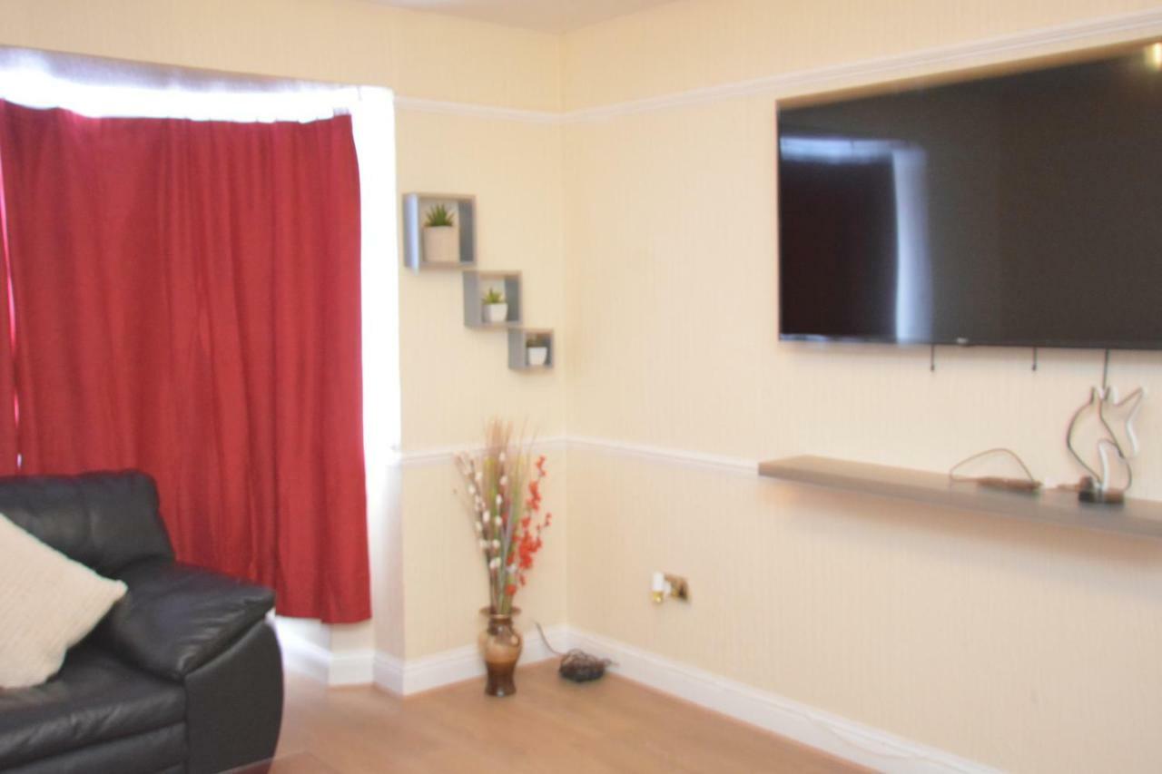 Four Bedroom Townhouse 12 Minutes Walk To Excel Exhibition Centre London Eksteriør bilde
