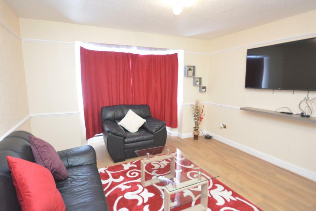 Four Bedroom Townhouse 12 Minutes Walk To Excel Exhibition Centre London Eksteriør bilde