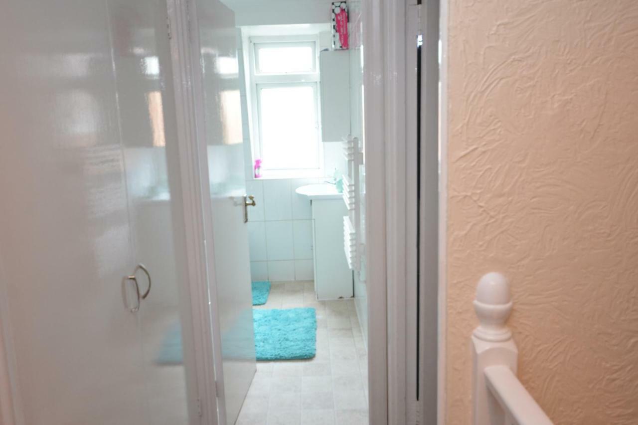 Four Bedroom Townhouse 12 Minutes Walk To Excel Exhibition Centre London Eksteriør bilde