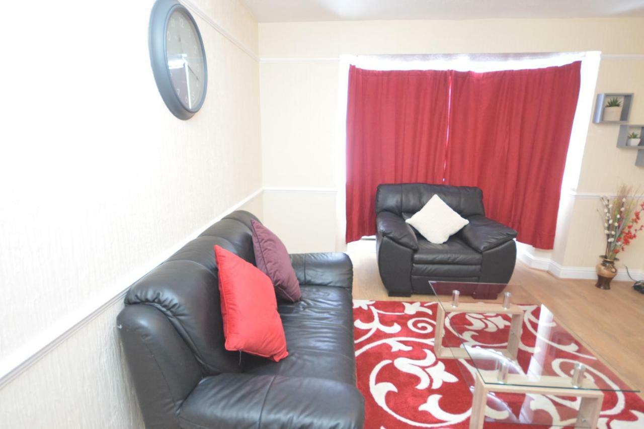 Four Bedroom Townhouse 12 Minutes Walk To Excel Exhibition Centre London Eksteriør bilde
