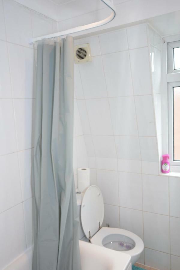 Four Bedroom Townhouse 12 Minutes Walk To Excel Exhibition Centre London Eksteriør bilde