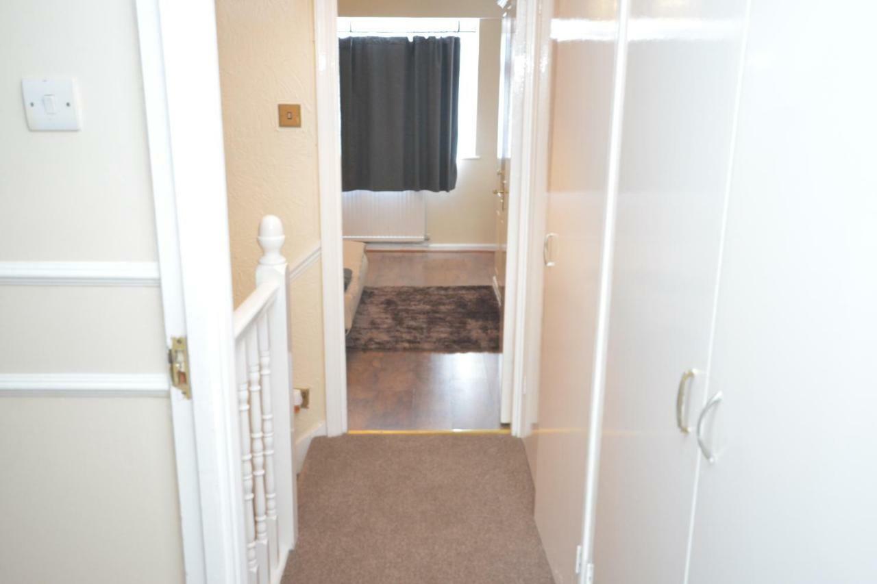 Four Bedroom Townhouse 12 Minutes Walk To Excel Exhibition Centre London Eksteriør bilde