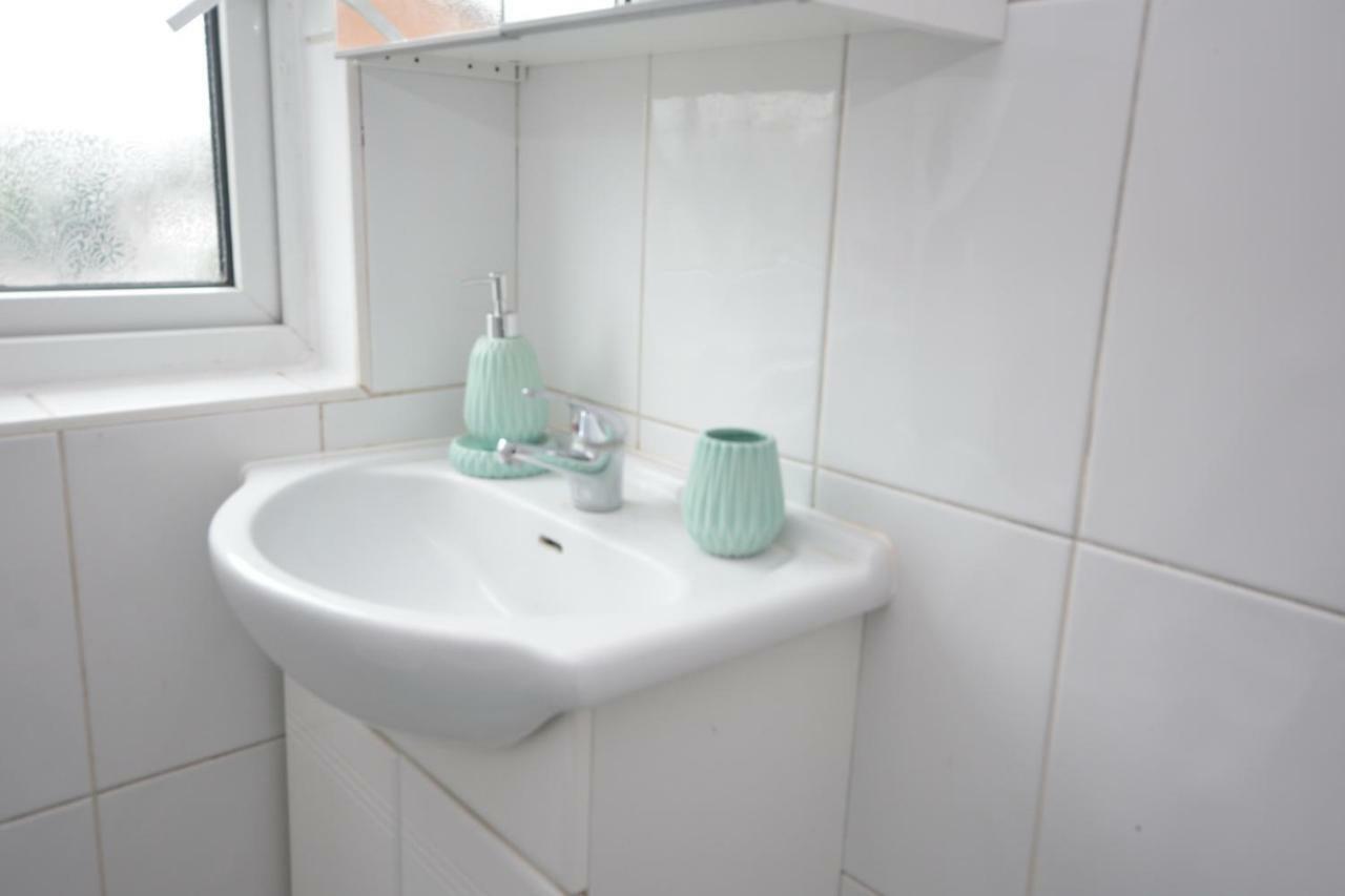 Four Bedroom Townhouse 12 Minutes Walk To Excel Exhibition Centre London Eksteriør bilde