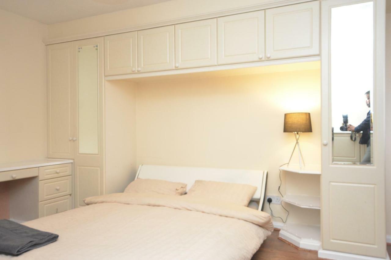 Four Bedroom Townhouse 12 Minutes Walk To Excel Exhibition Centre London Eksteriør bilde