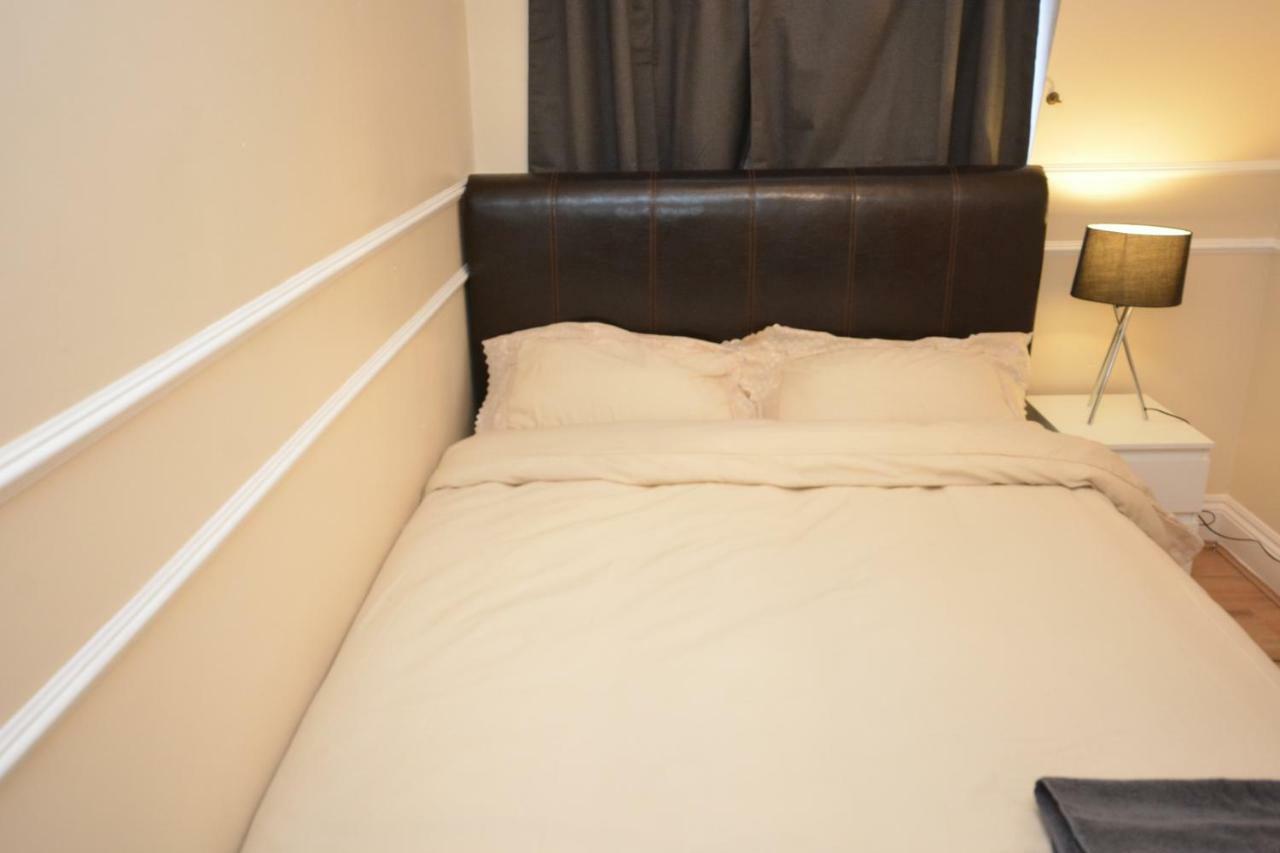 Four Bedroom Townhouse 12 Minutes Walk To Excel Exhibition Centre London Eksteriør bilde