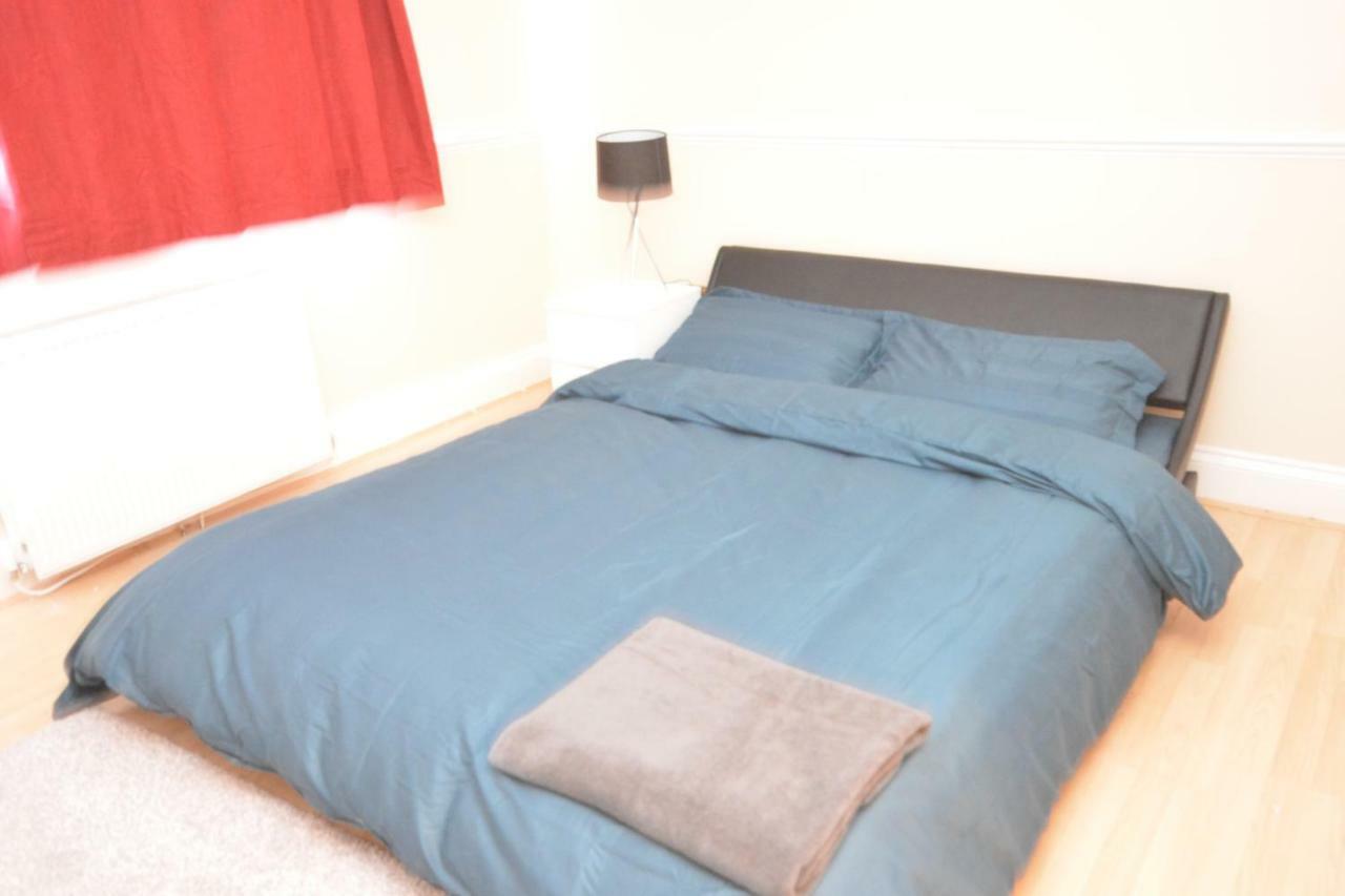 Four Bedroom Townhouse 12 Minutes Walk To Excel Exhibition Centre London Eksteriør bilde