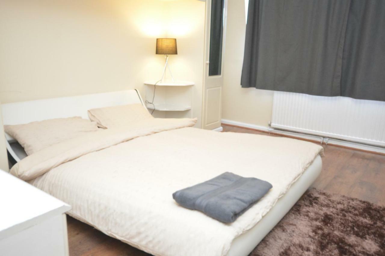 Four Bedroom Townhouse 12 Minutes Walk To Excel Exhibition Centre London Eksteriør bilde