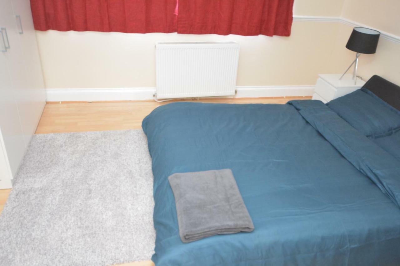 Four Bedroom Townhouse 12 Minutes Walk To Excel Exhibition Centre London Eksteriør bilde