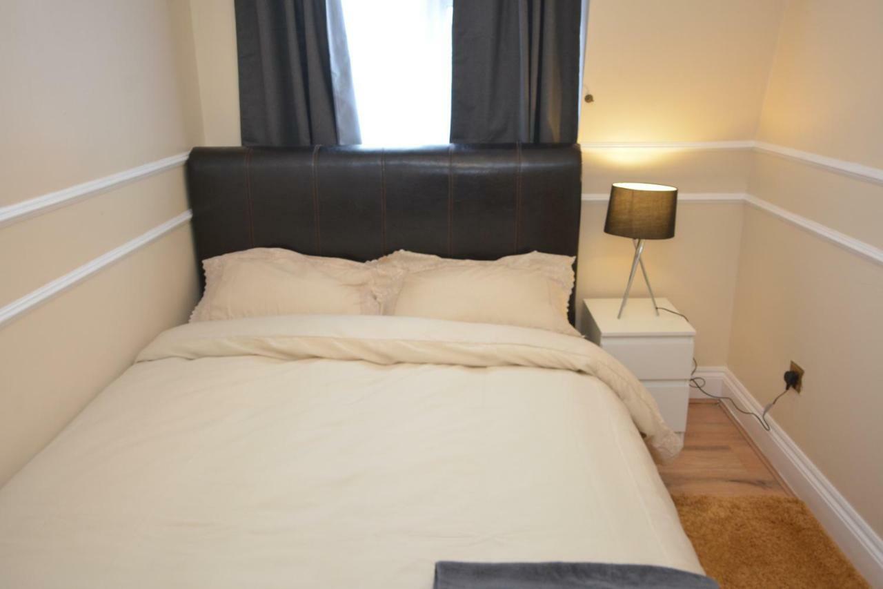 Four Bedroom Townhouse 12 Minutes Walk To Excel Exhibition Centre London Eksteriør bilde