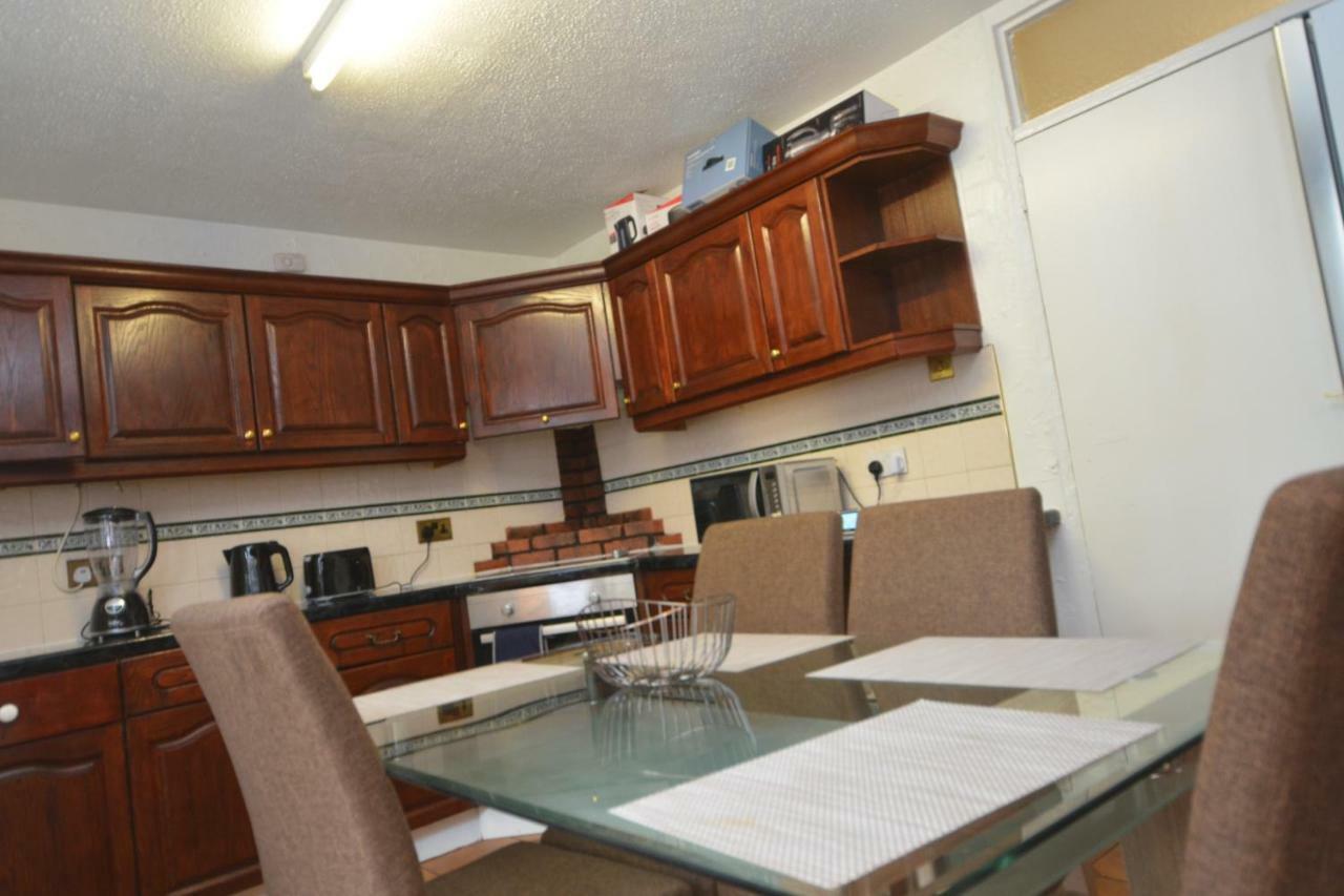 Four Bedroom Townhouse 12 Minutes Walk To Excel Exhibition Centre London Eksteriør bilde
