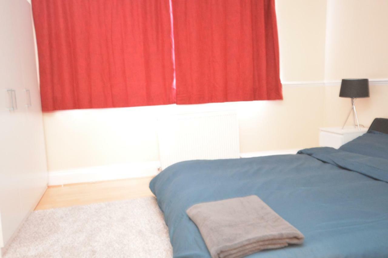 Four Bedroom Townhouse 12 Minutes Walk To Excel Exhibition Centre London Eksteriør bilde