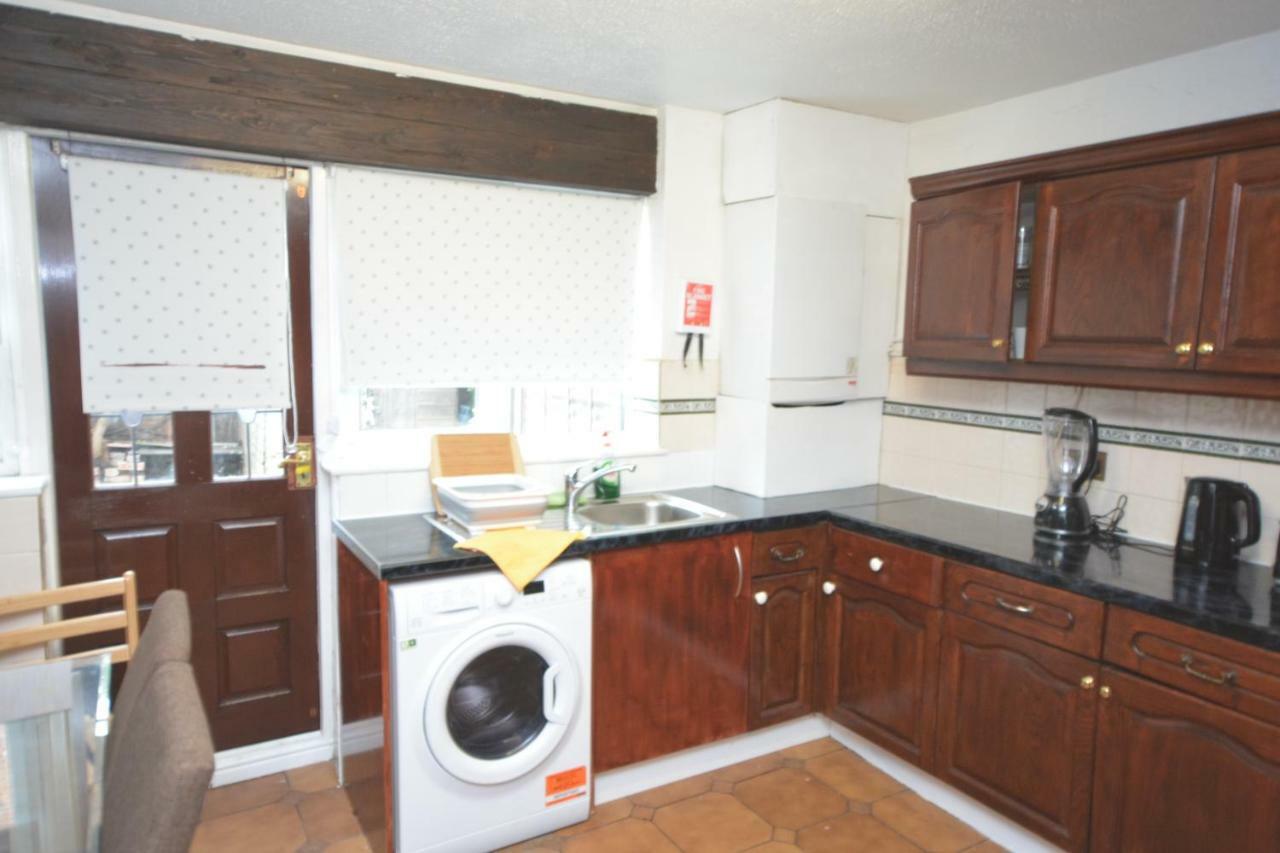 Four Bedroom Townhouse 12 Minutes Walk To Excel Exhibition Centre London Eksteriør bilde