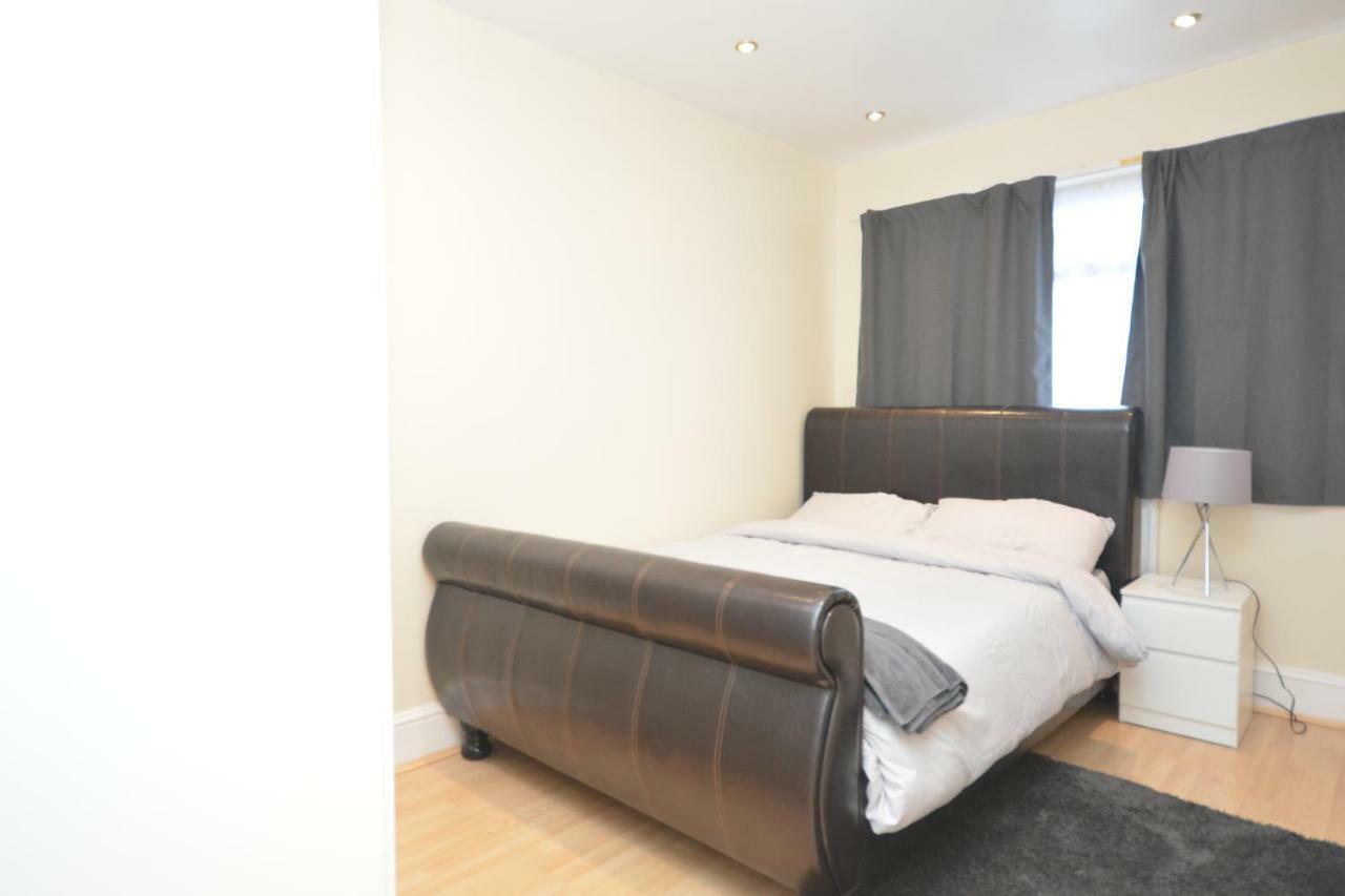 Four Bedroom Townhouse 12 Minutes Walk To Excel Exhibition Centre London Eksteriør bilde